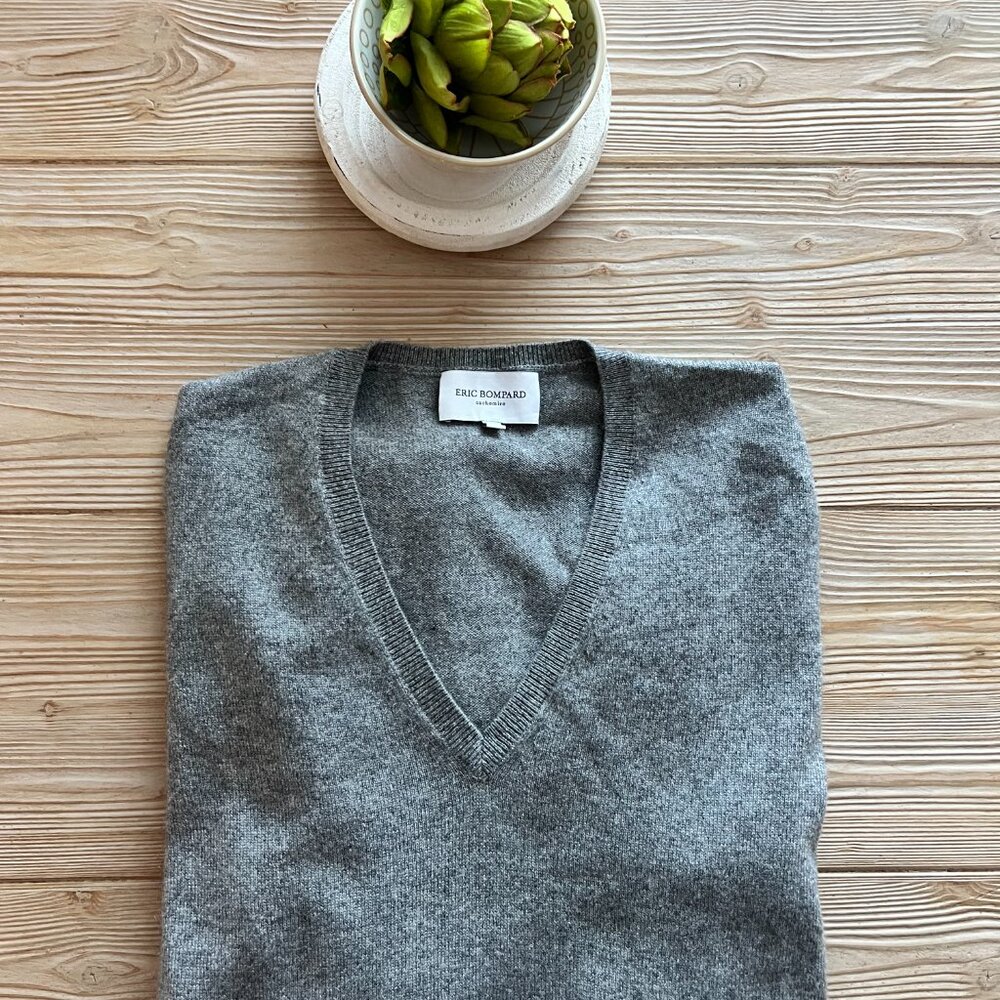 Eric Bompard Spring Cashmere V-Neck Sweater Gray – XL | Luxury French Knit - Picture 3 of 7